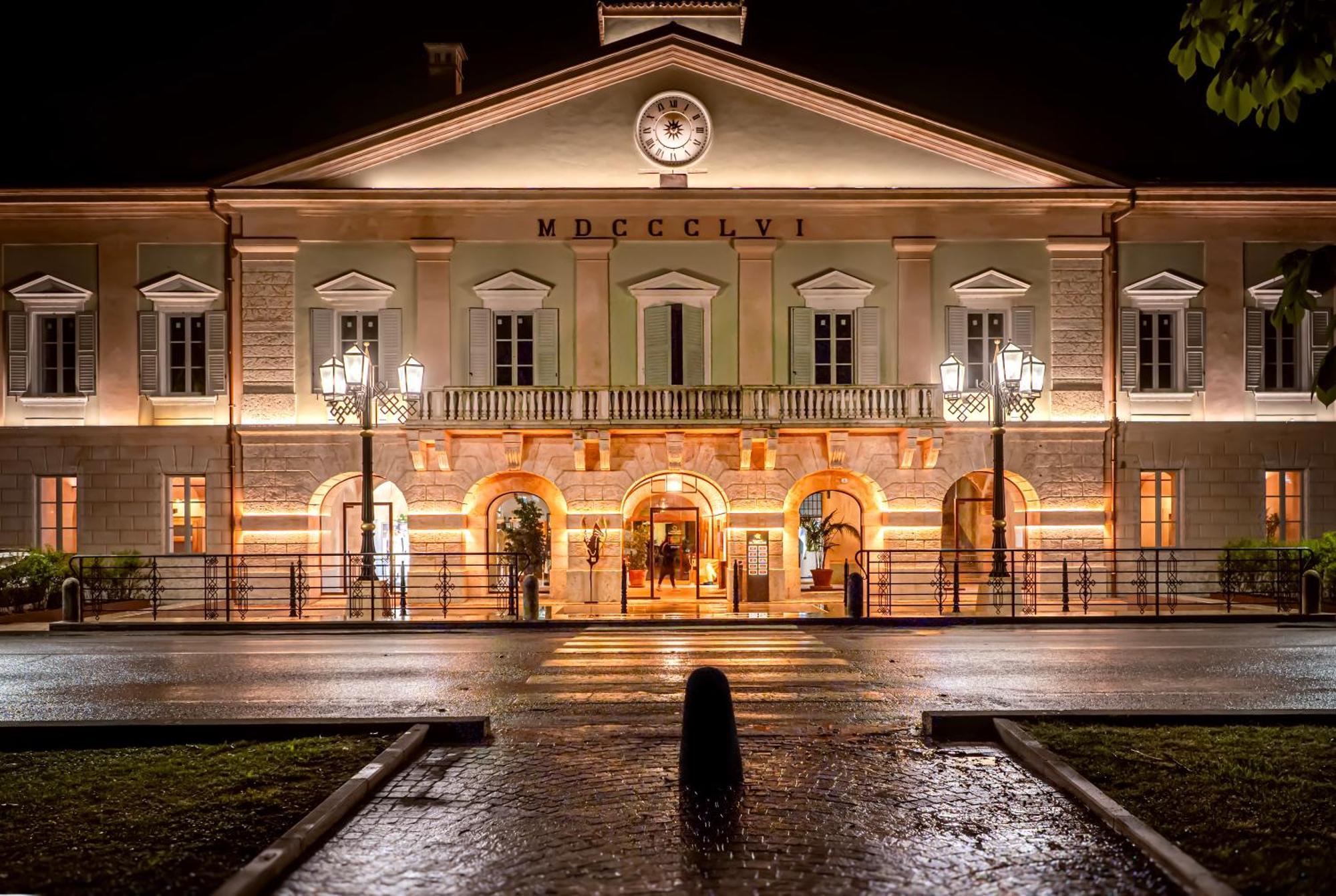 Pavillon Suite & Apartments ペスキエーラ・デル・ガルダ エクステリア 写真
